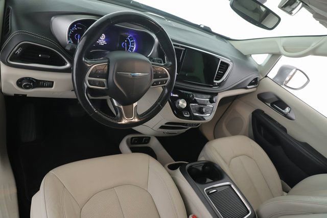 Used 2021 Chrysler Pacifica Touring-L image 17
