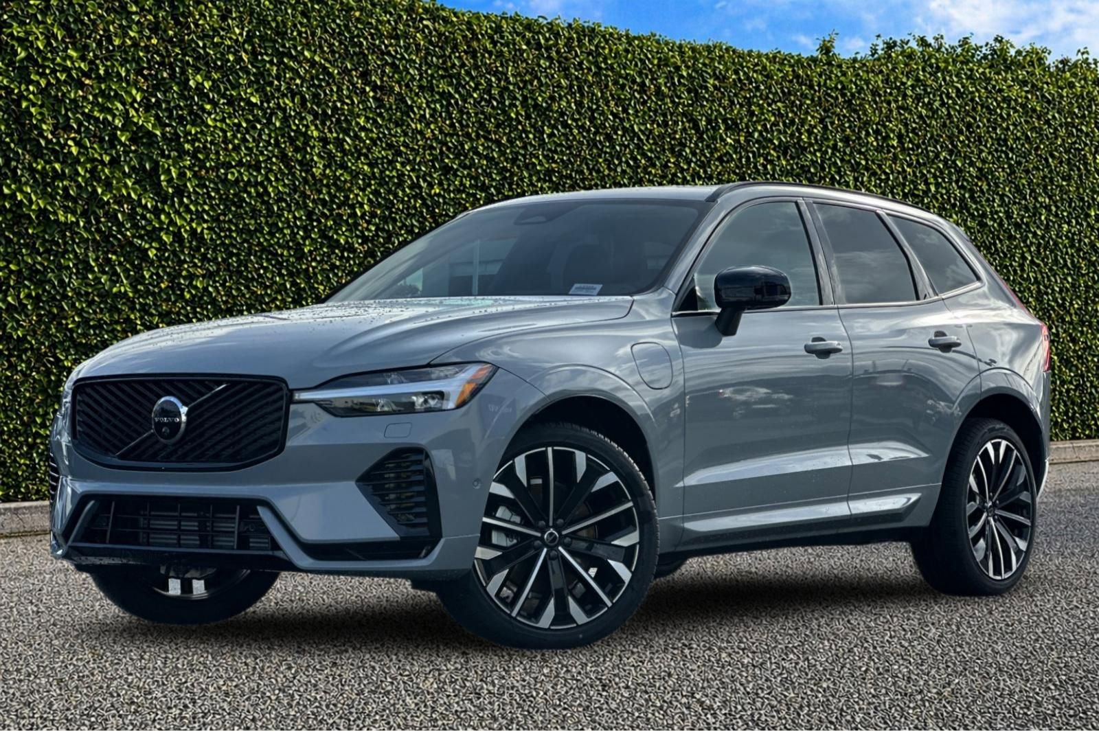 New 2026 Volvo XC60 T8 Ultra w/ Climate Package