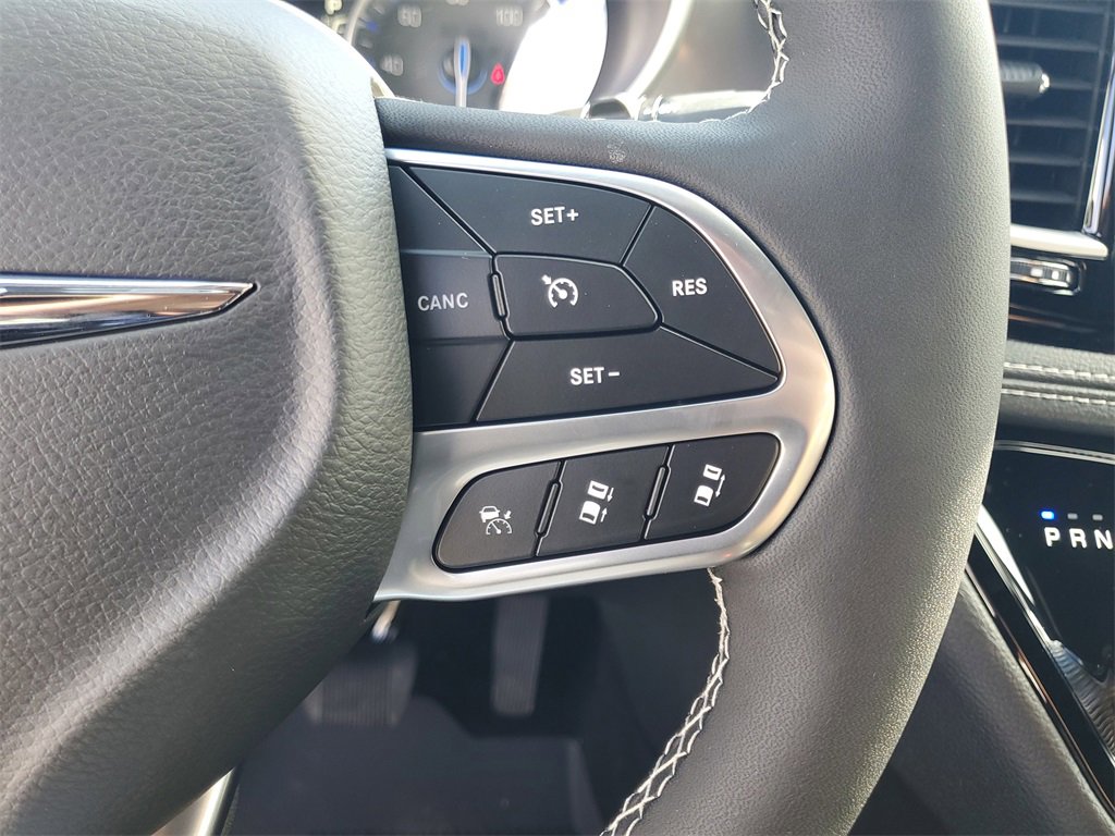 New 2025 Chrysler Pacifica Select image 12