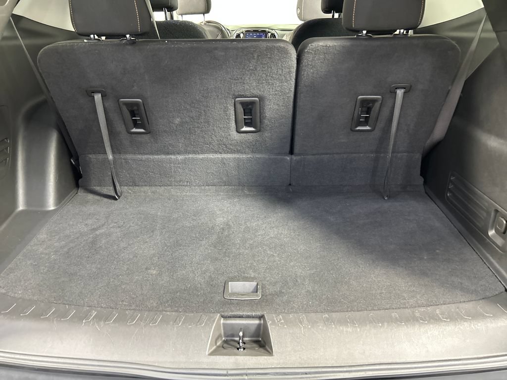 Used 2021 Chevrolet Traverse LT FWD image 21