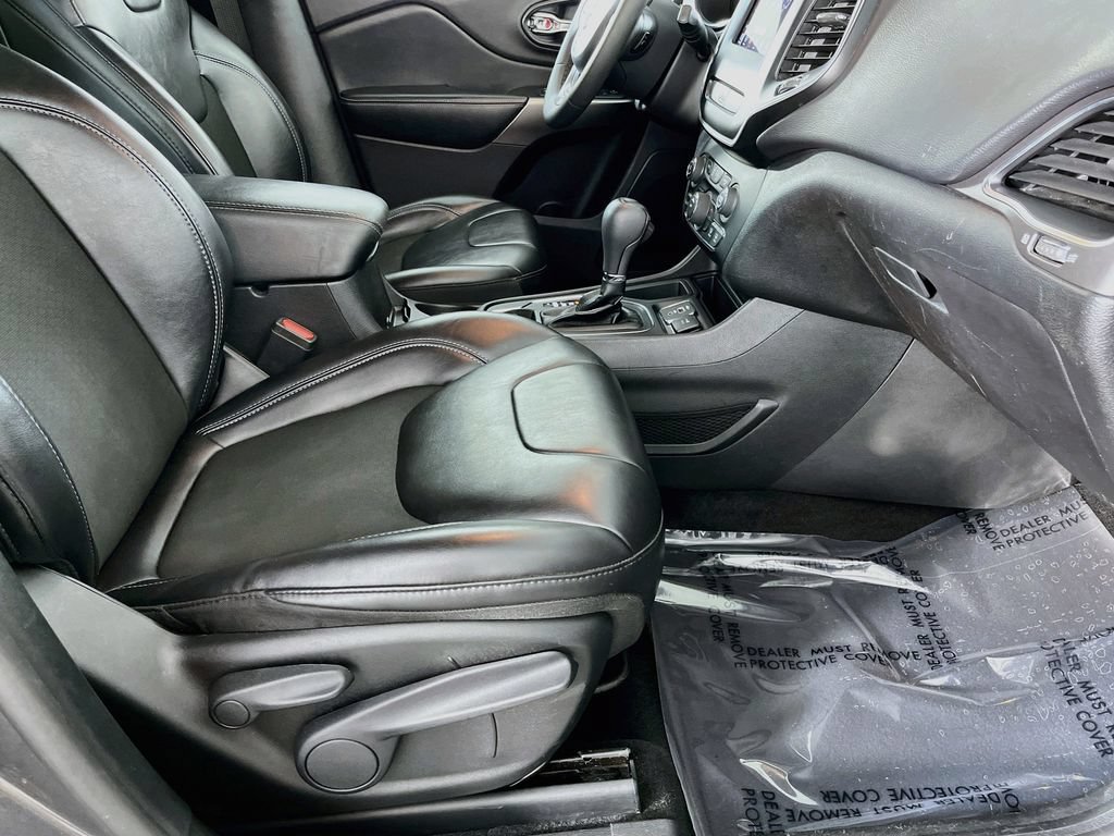 Used 2020 Jeep Cherokee Latitude Plus FWD image 33
