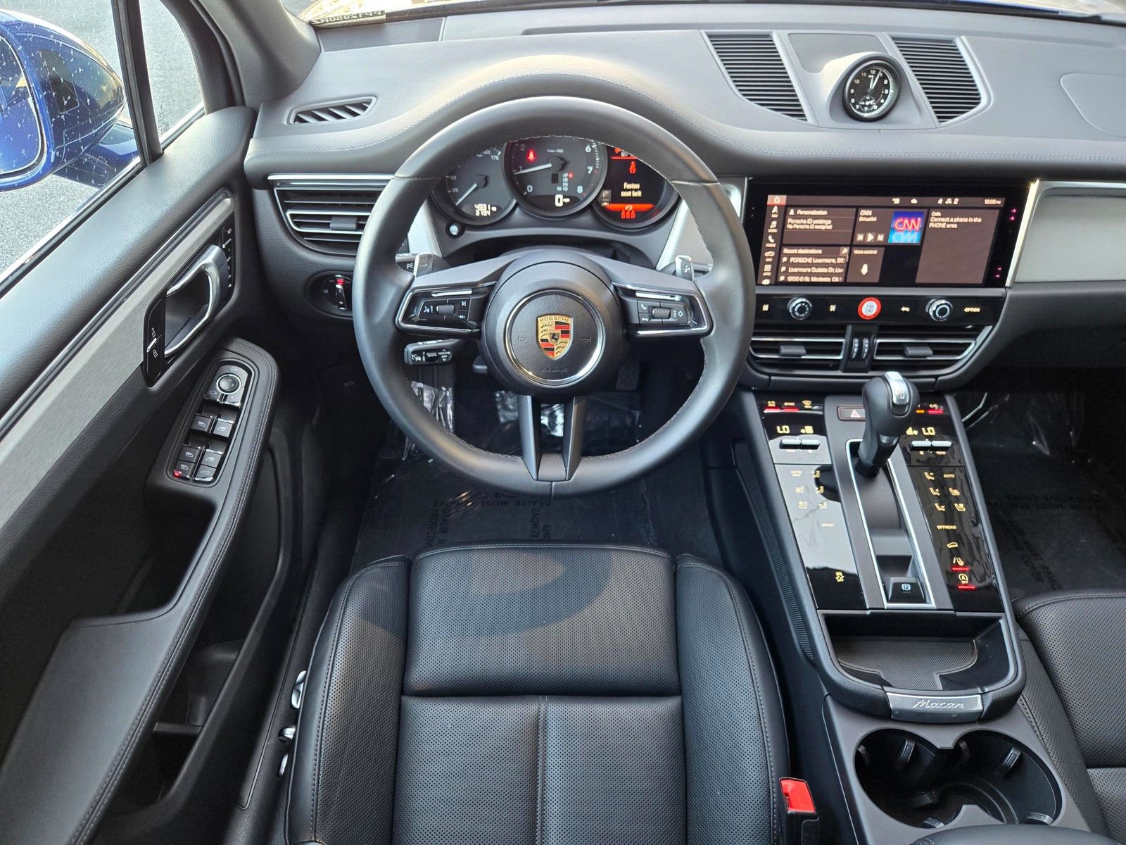 Used 2025 Porsche Macan AWD/4WD image 14