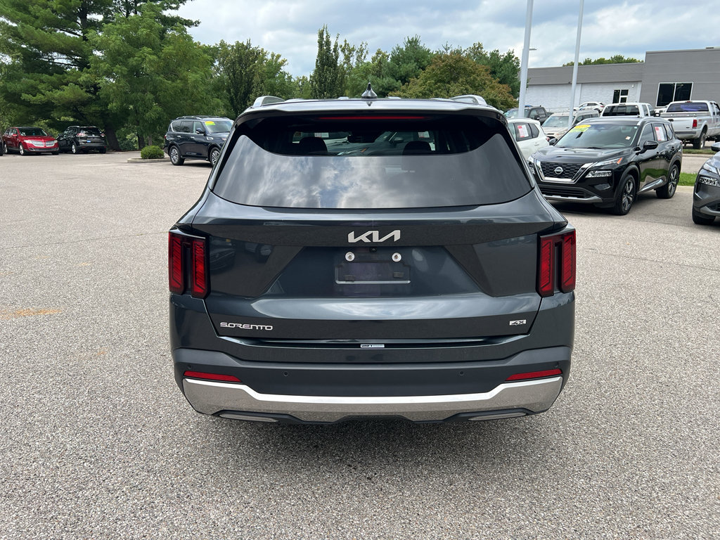 Used 2024 Kia Sorento S AWD/4WD image 6