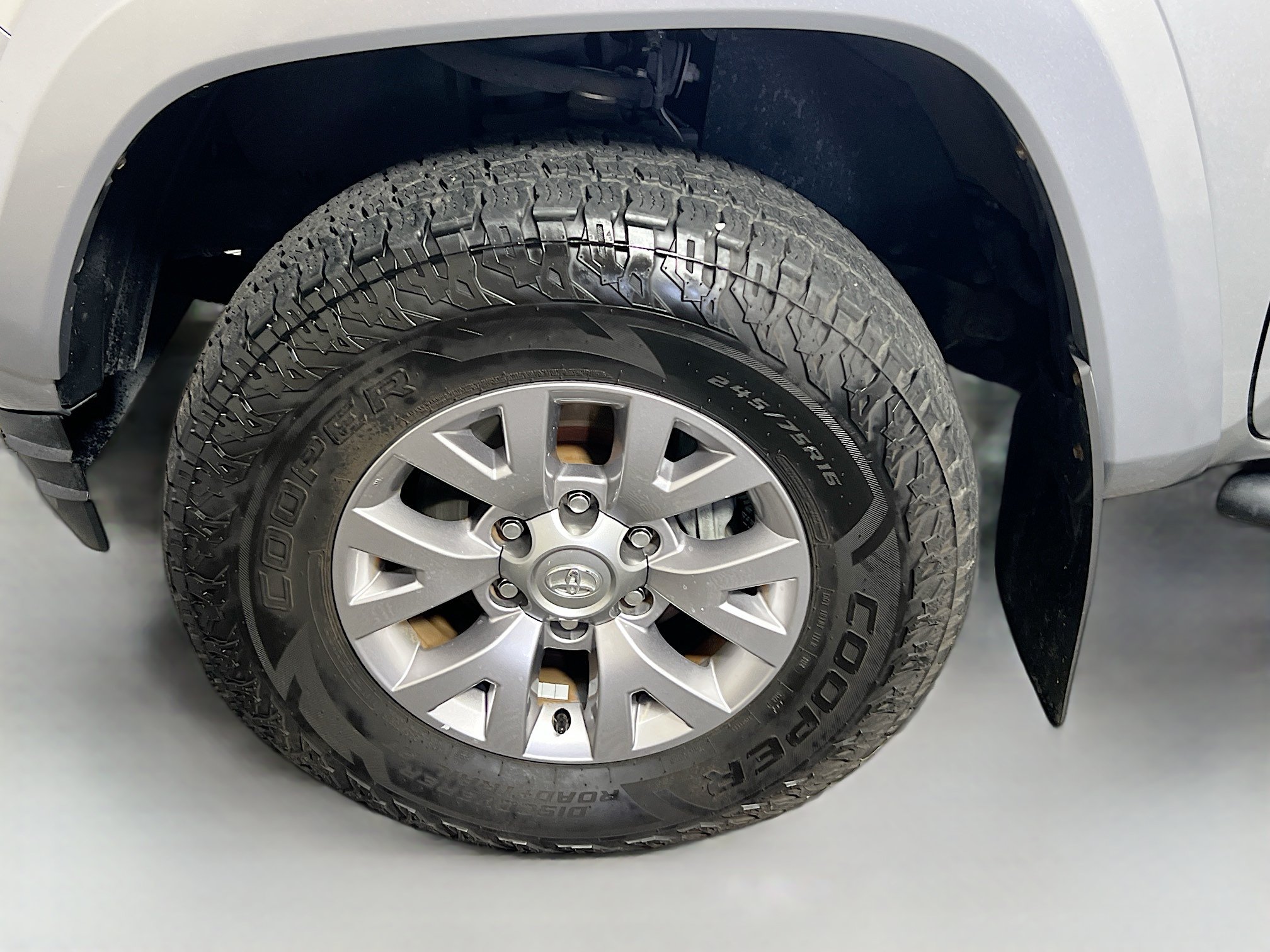 Used 2017 Toyota Tacoma SR5 w/ Tow Package RWD image 13