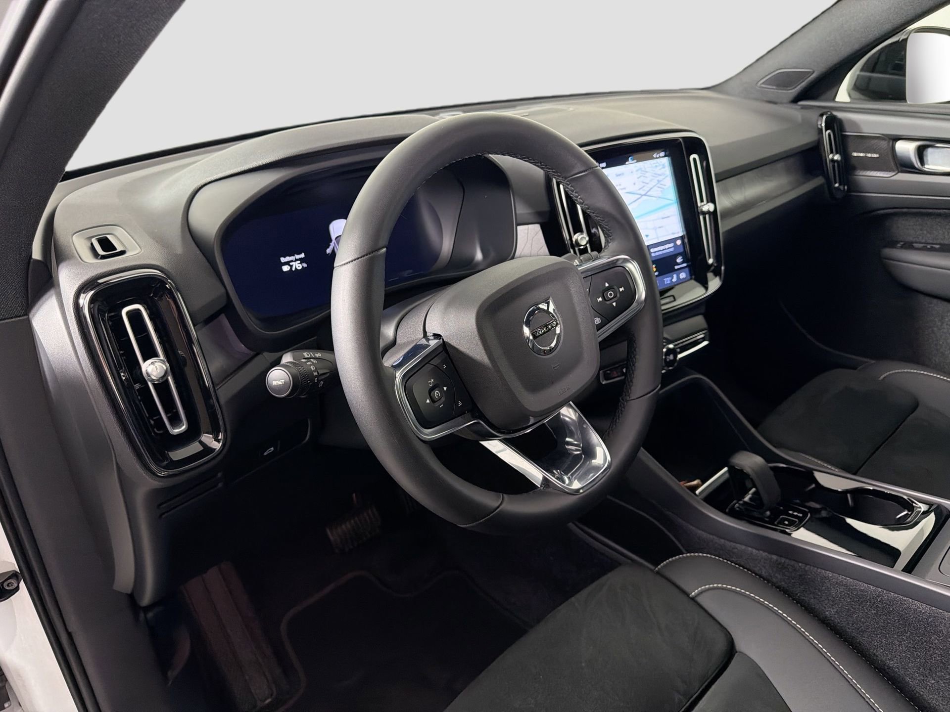Certified 2023 Volvo C40 P8 Recharge Ultimate AWD/4WD image 10