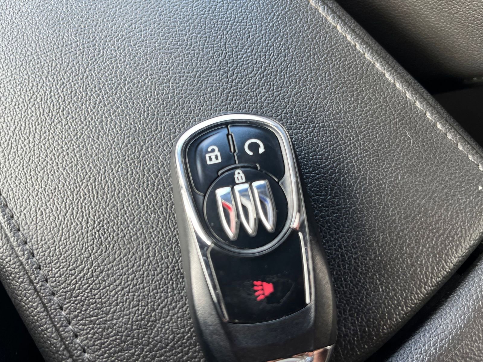 Used 2025 Buick Envista Sport Touring image 23