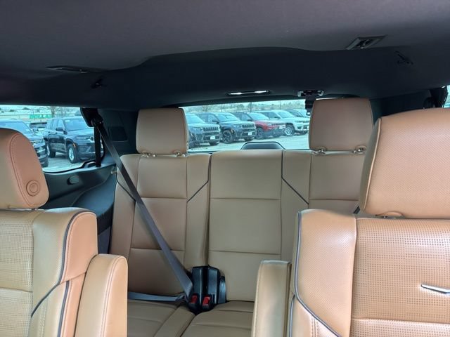 Used 2025 Cadillac Escalade Premium Luxury AWD/4WD image 38