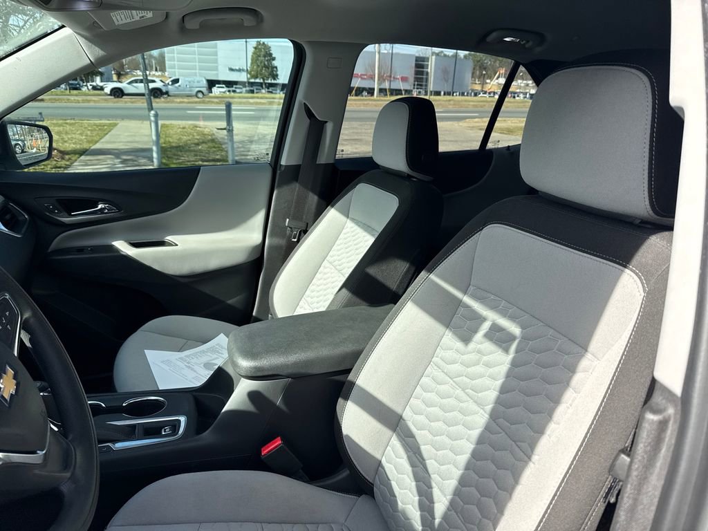 Used 2021 Chevrolet Equinox LS w/ LS Convenience Package image 9