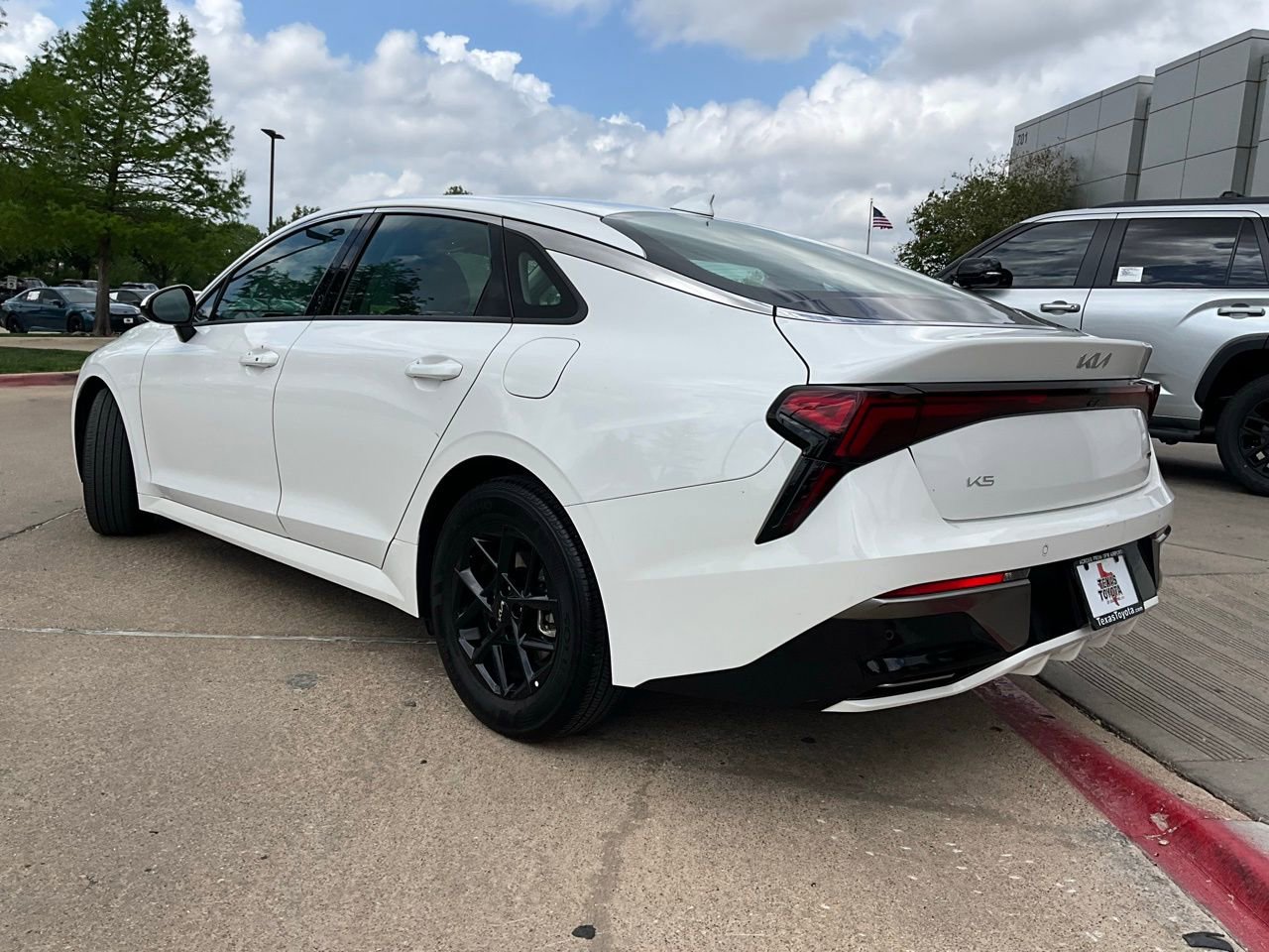 Used 2025 Kia K5 LXS FWD image 8