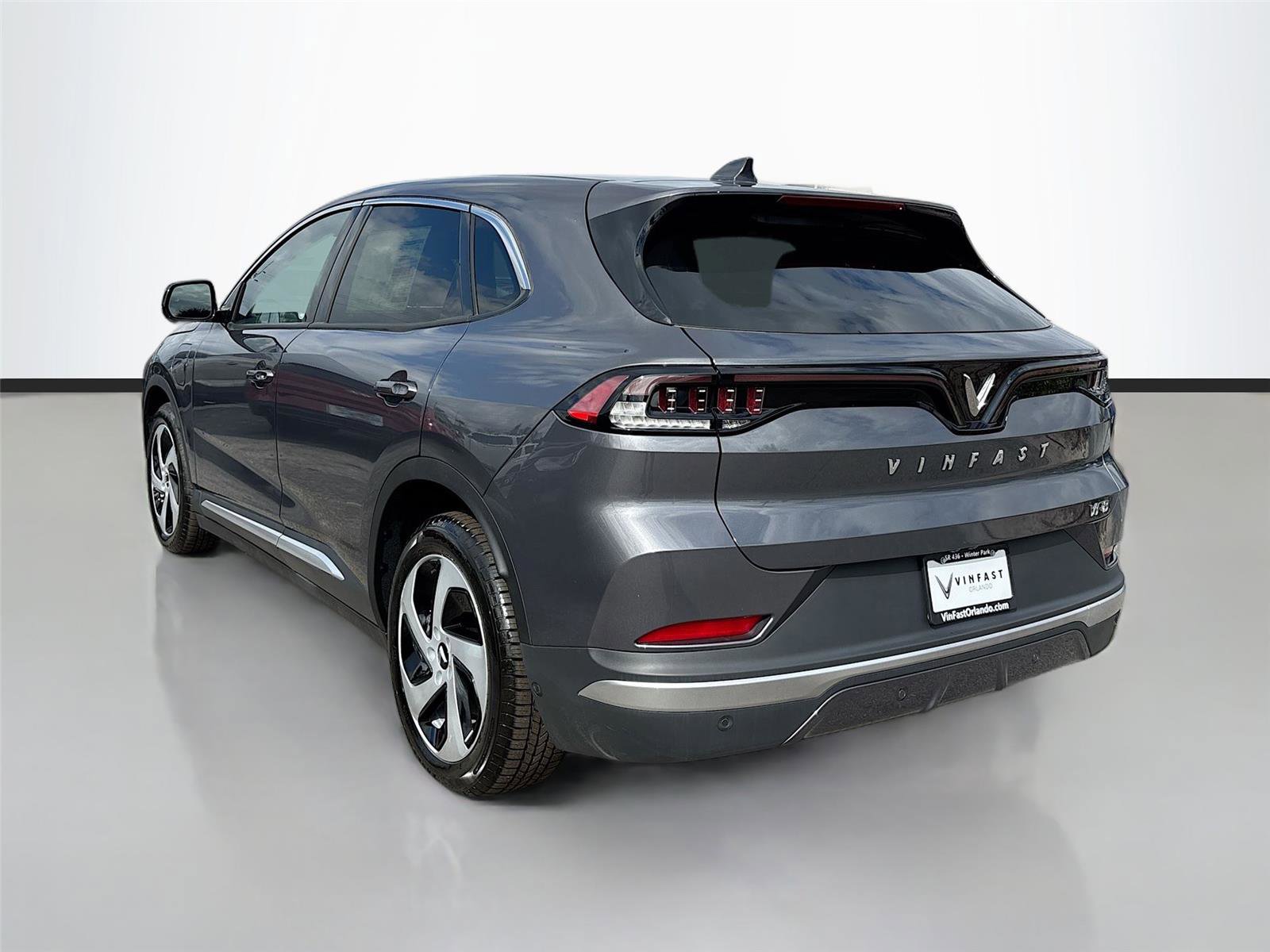 New 2025 VinFast VF 8 Eco image 5