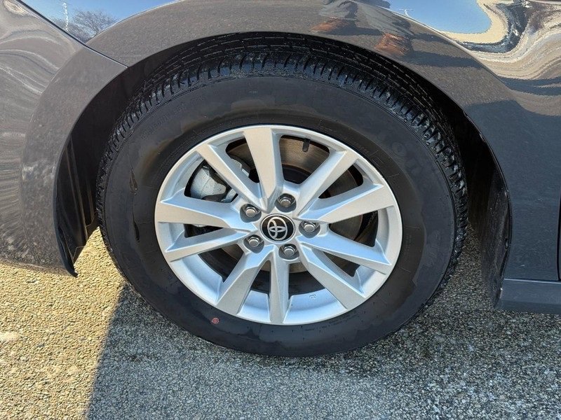 Used 2025 Toyota Camry LE image 10