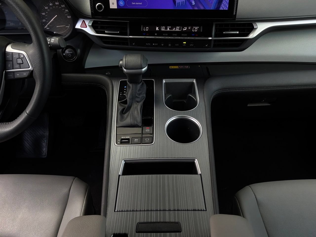 Used 2025 Toyota Sienna XLE FWD image 17