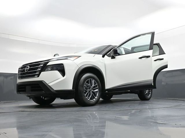 Used 2024 Nissan Rogue S image 40