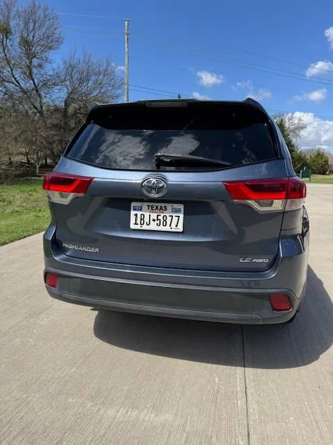 Used 2018 Toyota Highlander Plus AWD/4WD image 4