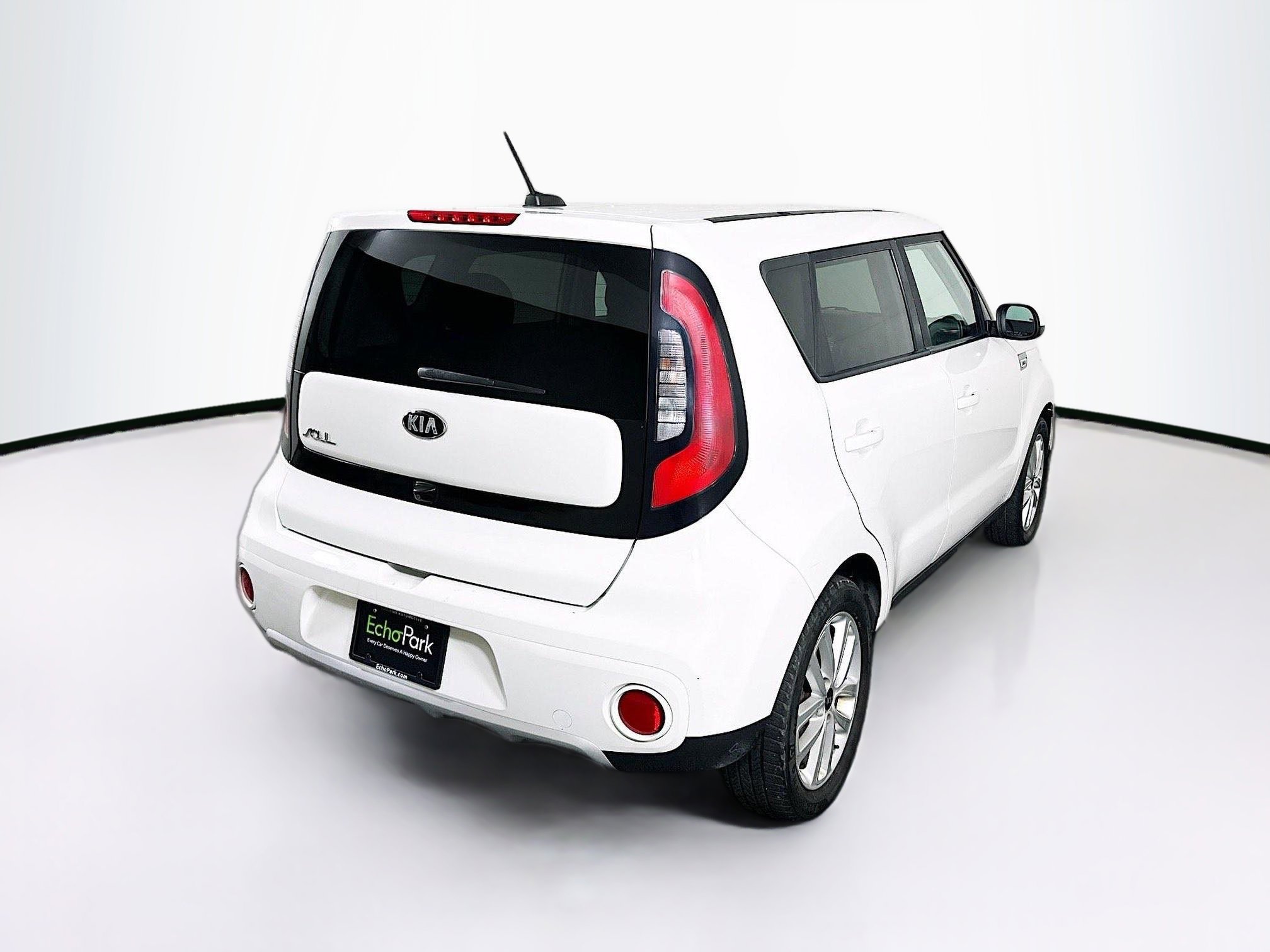 Used 2018 Kia Soul + FWD image 9