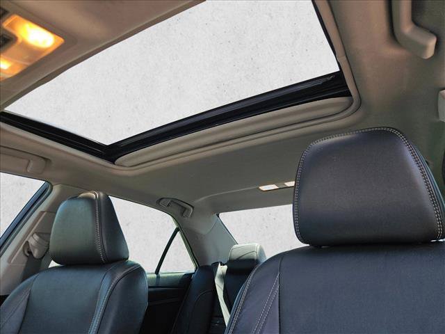 Used 2017 Toyota Camry XLE w/ Moonroof Package FWD image 21