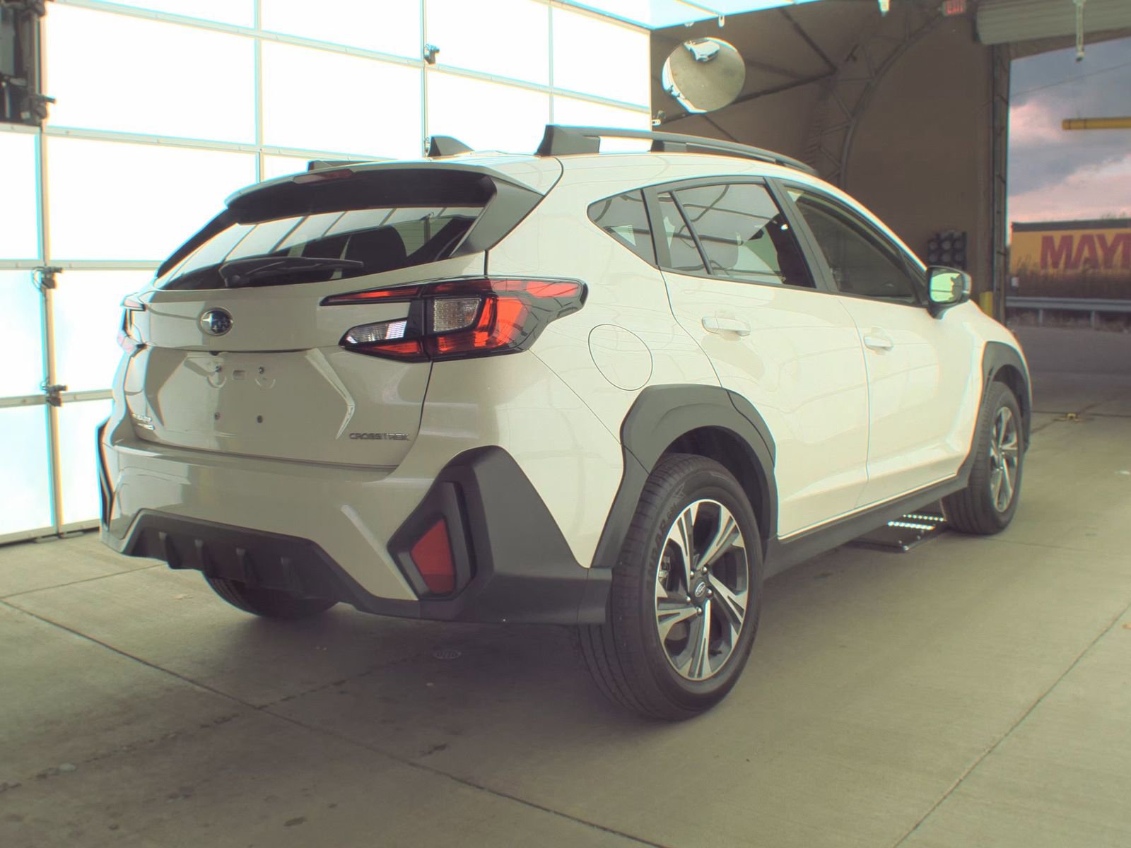 Used 2025 Subaru Crosstrek 2.0i Premium image 5