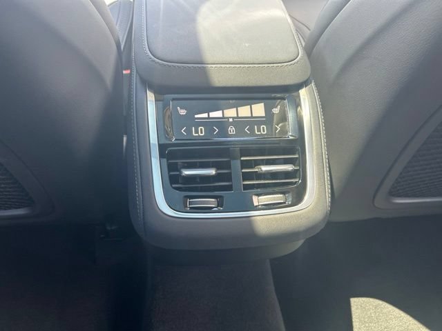 Certified 2025 Volvo XC90 B5 Plus AWD/4WD image 18
