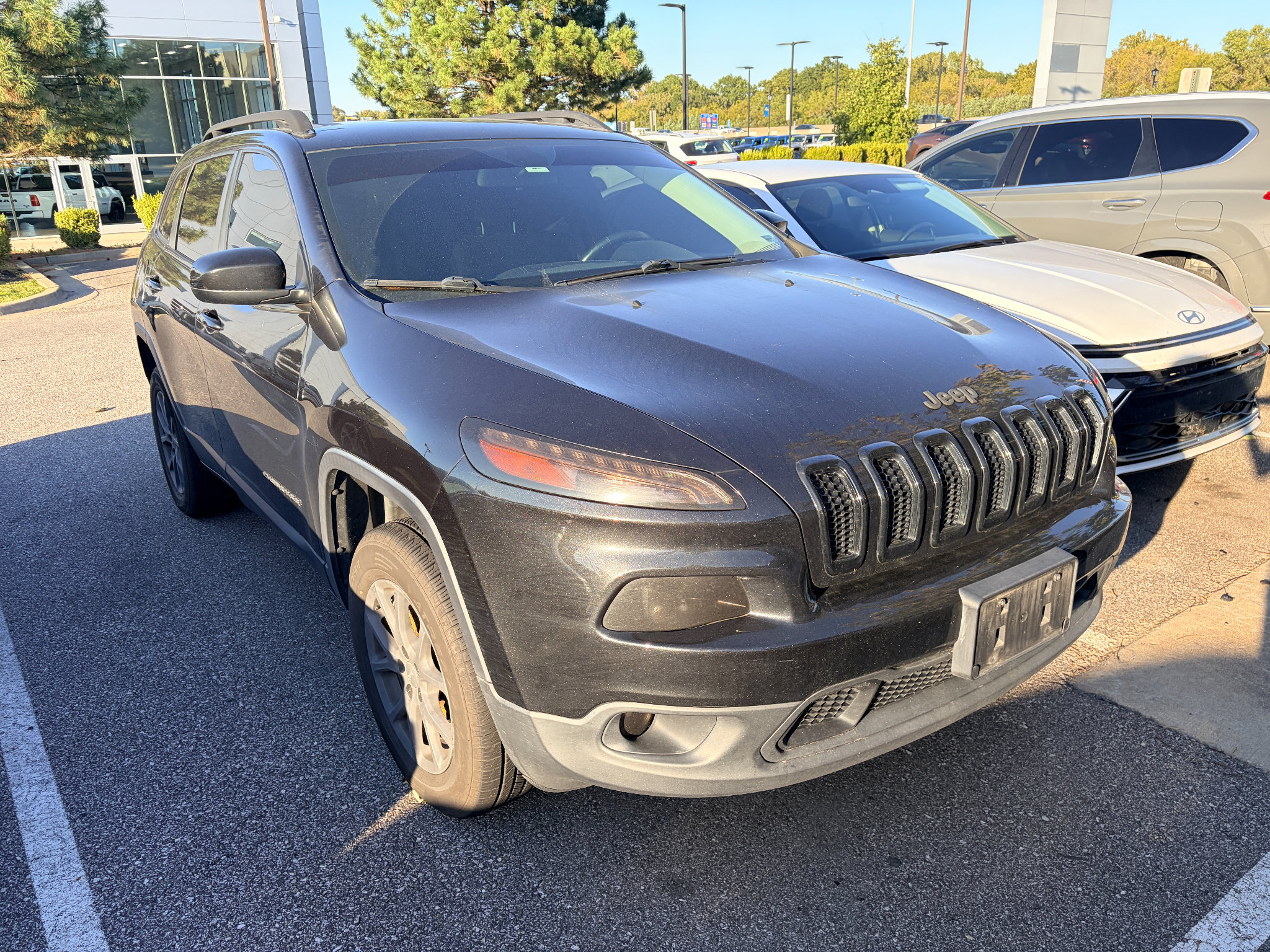 Used 2015 Jeep Cherokee Latitude w/ Cold Weather Group AWD/4WD image 6