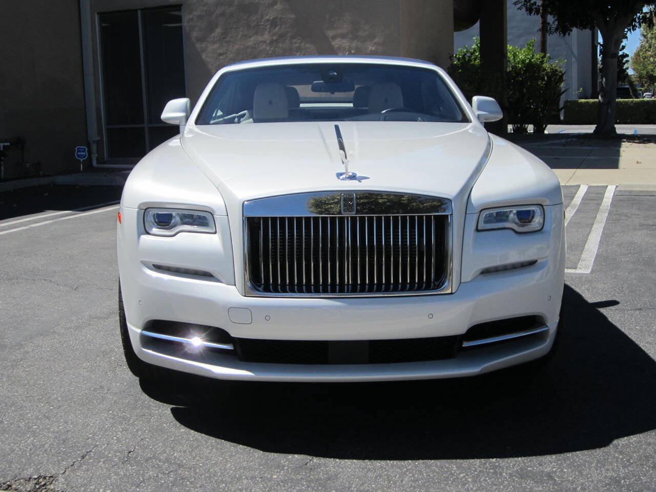 Used 2016 Rolls-Royce Dawn RWD image 7