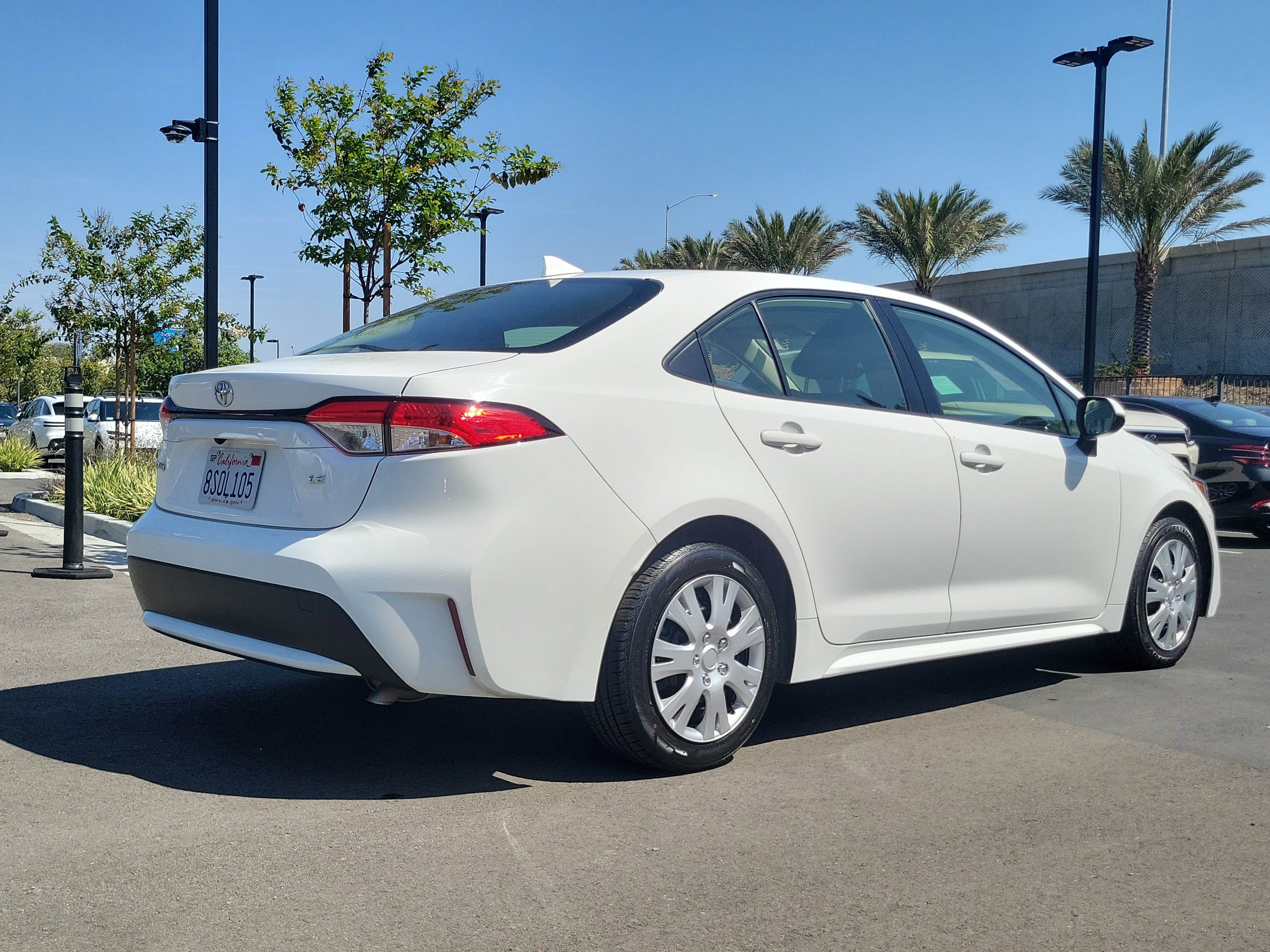 Used 2021 Toyota Corolla LE image 6