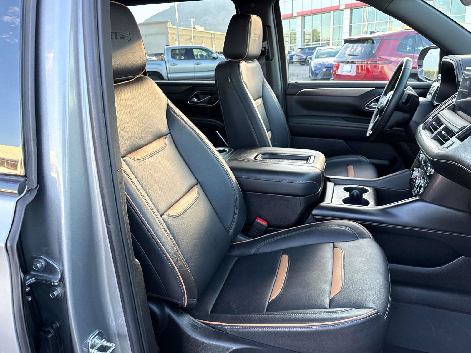 Used 2024 GMC Yukon XL AT4 w/ AT4 Premium Plus Package AWD/4WD image 20