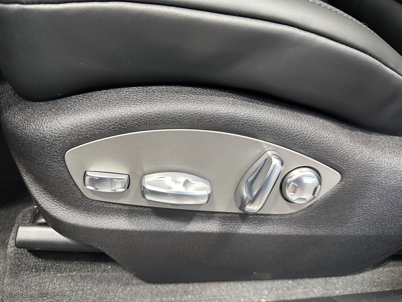 New 2026 Porsche Macan AWD/4WD image 19