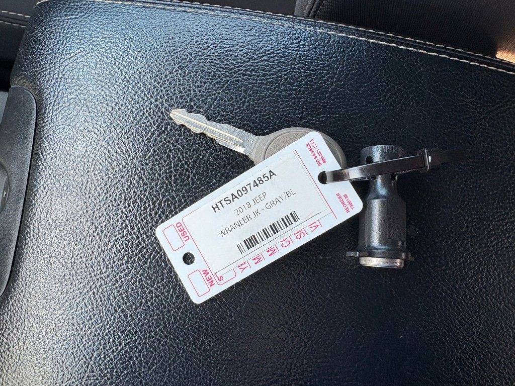 Used 2018 Jeep Wrangler Golden Eagle image 31