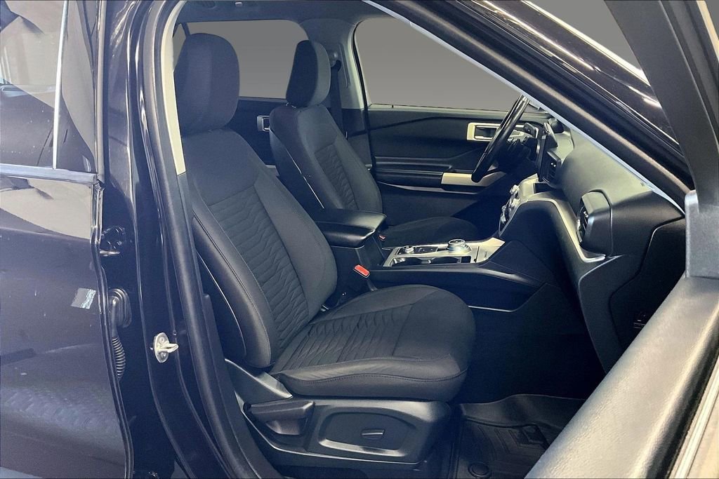 Used 2020 Ford Explorer XLT w/ Comfort Package AWD/4WD image 4