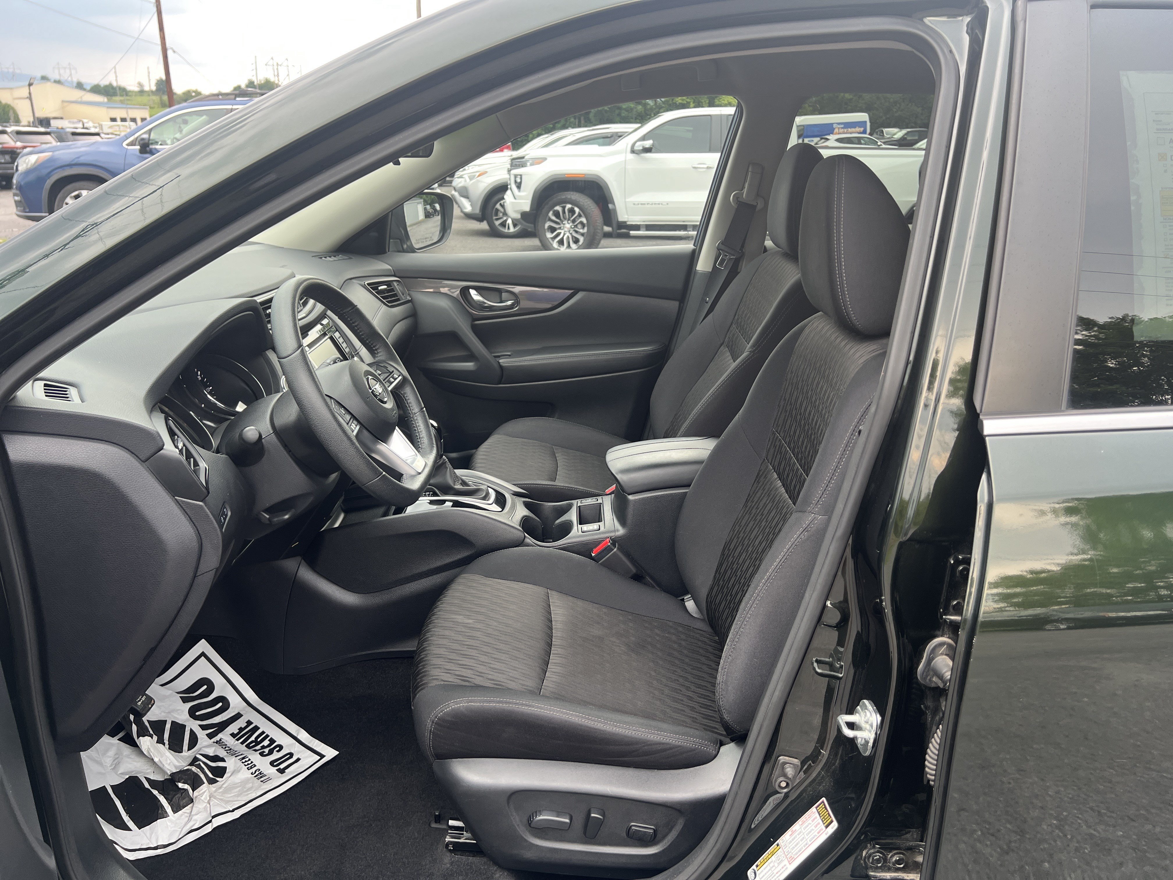 Used 2019 Nissan Rogue SV AWD/4WD image 12