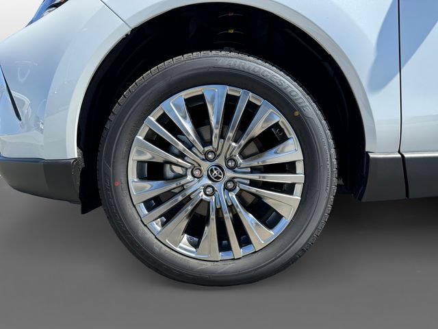 Certified 2024 Toyota Venza XLE AWD/4WD image 14