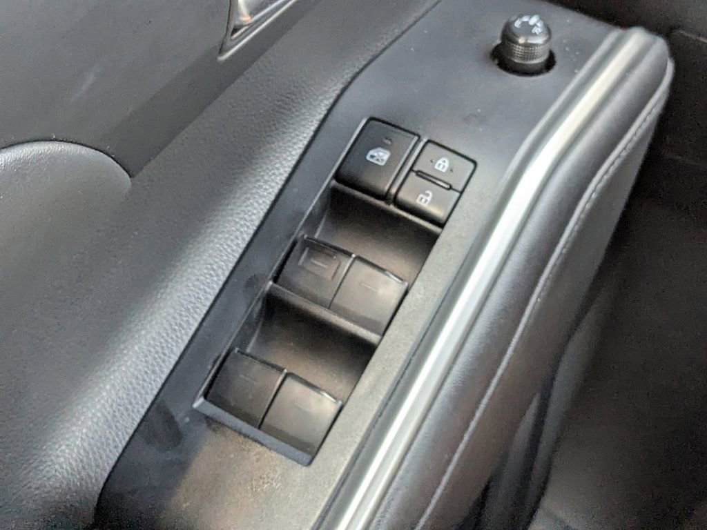 Used 2021 Toyota Highlander XLE FWD image 24