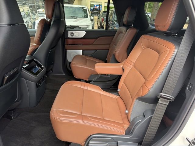 Used 2024 Lincoln Navigator Reserve AWD/4WD image 9
