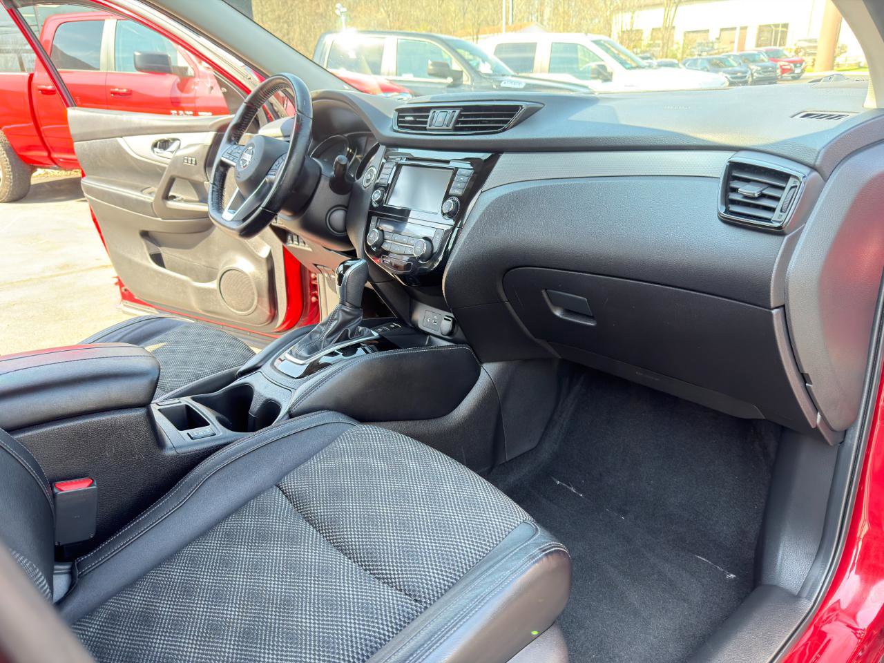 Used 2020 Nissan Rogue Sport SV w/ Technology Package AWD/4WD image 26