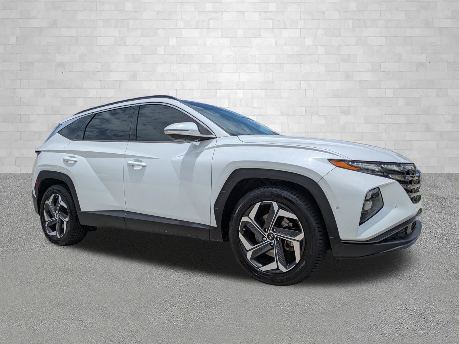 Used 2022 Hyundai Tucson Limited w/ Cargo Package FWD image 1