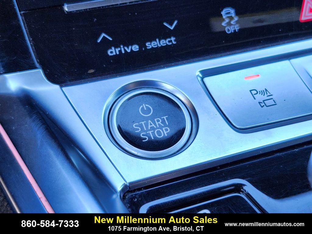 Used 2024 Audi Q8 e-tron Prestige w/ Prestige Package image 24