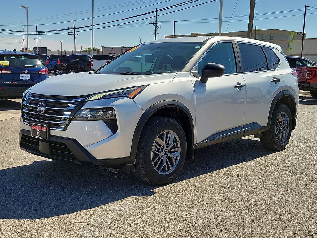 Used 2024 Nissan Rogue S AWD/4WD image 5