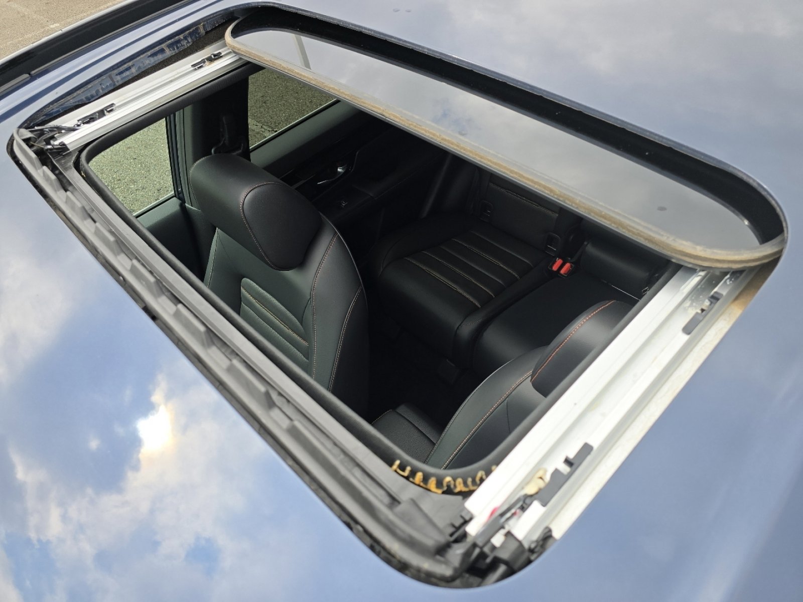 Used 2023 Honda CR-V Sport Touring image 4