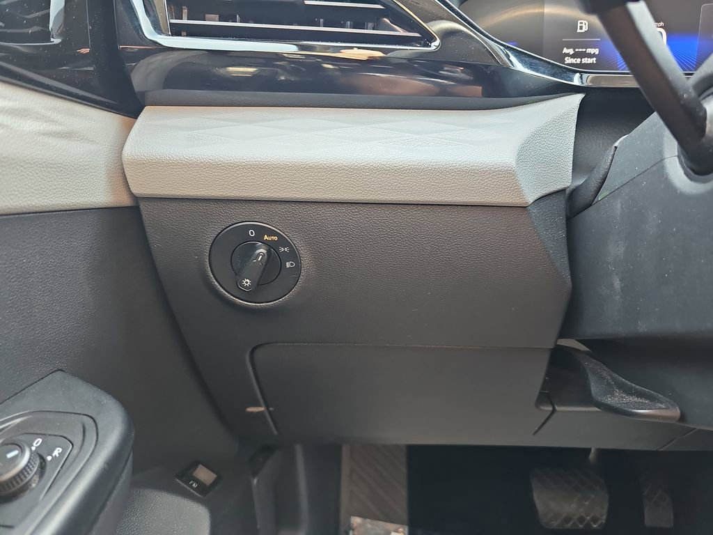 Used 2022 Volkswagen Taos S image 28