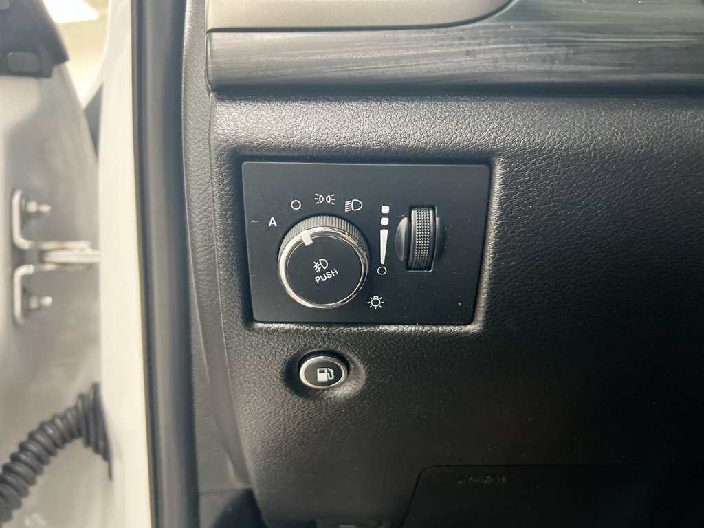 Used 2022 Jeep Grand Cherokee Laredo X AWD/4WD image 19