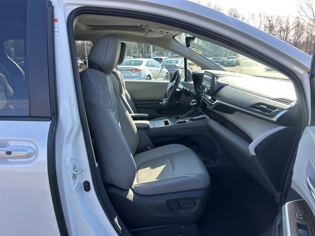 Used 2024 Toyota Sienna XLE image 18