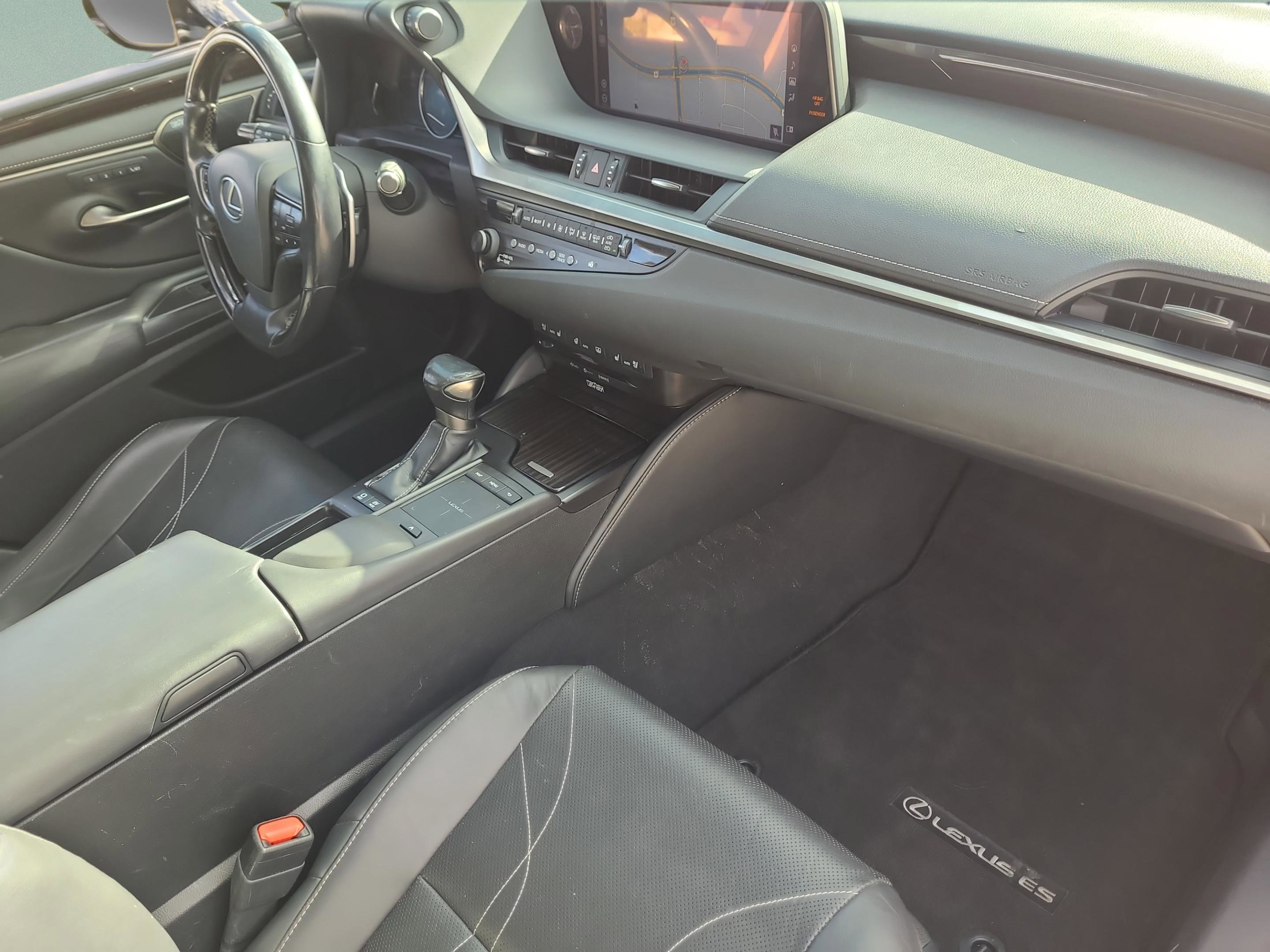 Used 2019 Lexus ES 300h w/ Accessory Package 2 image 15