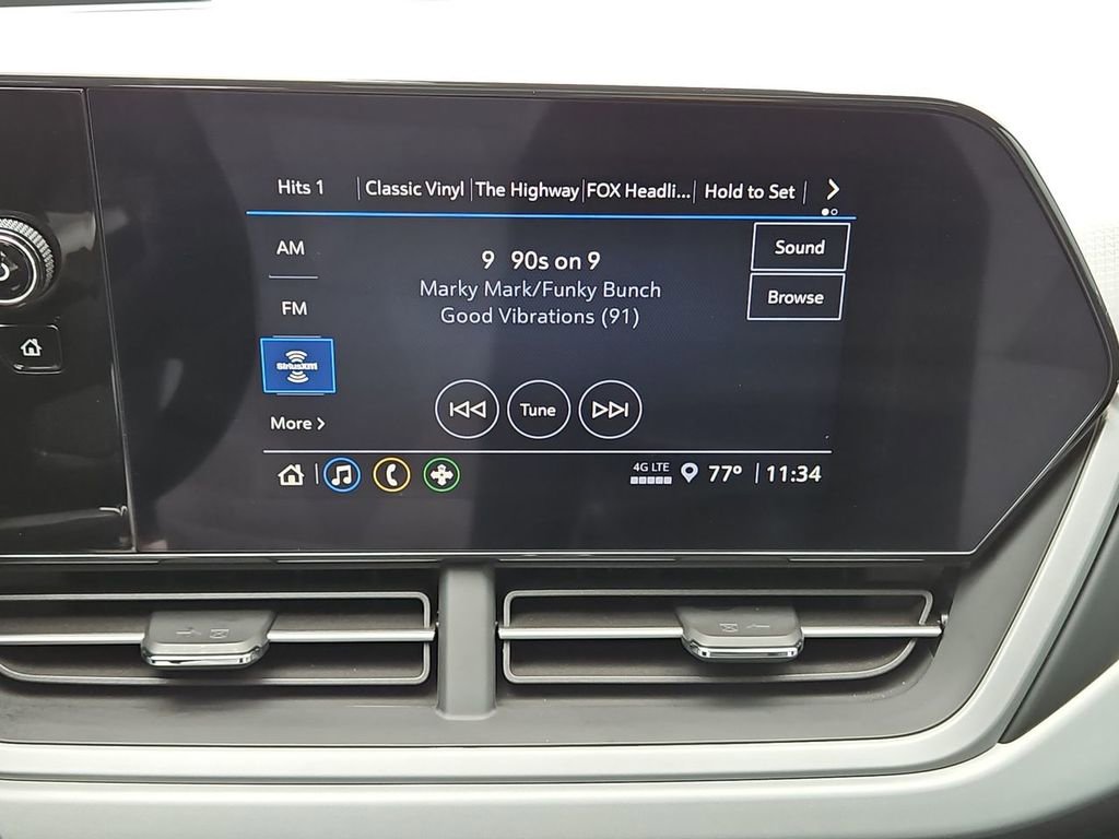 Certified 2025 Chevrolet Trax RS w/ Sunroof Package image 13