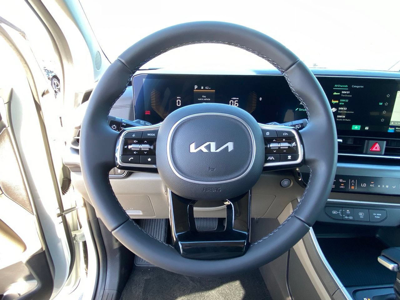 New 2026 Kia Carnival FWD image 14