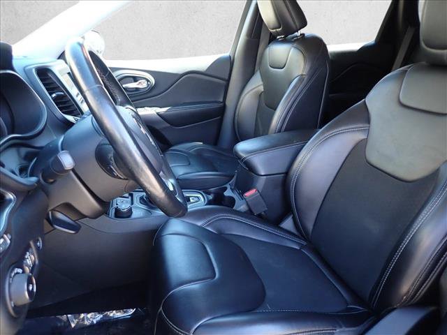 Used 2019 Jeep Cherokee Latitude Plus w/ Comfort/Convenience Group AWD/4WD image 11