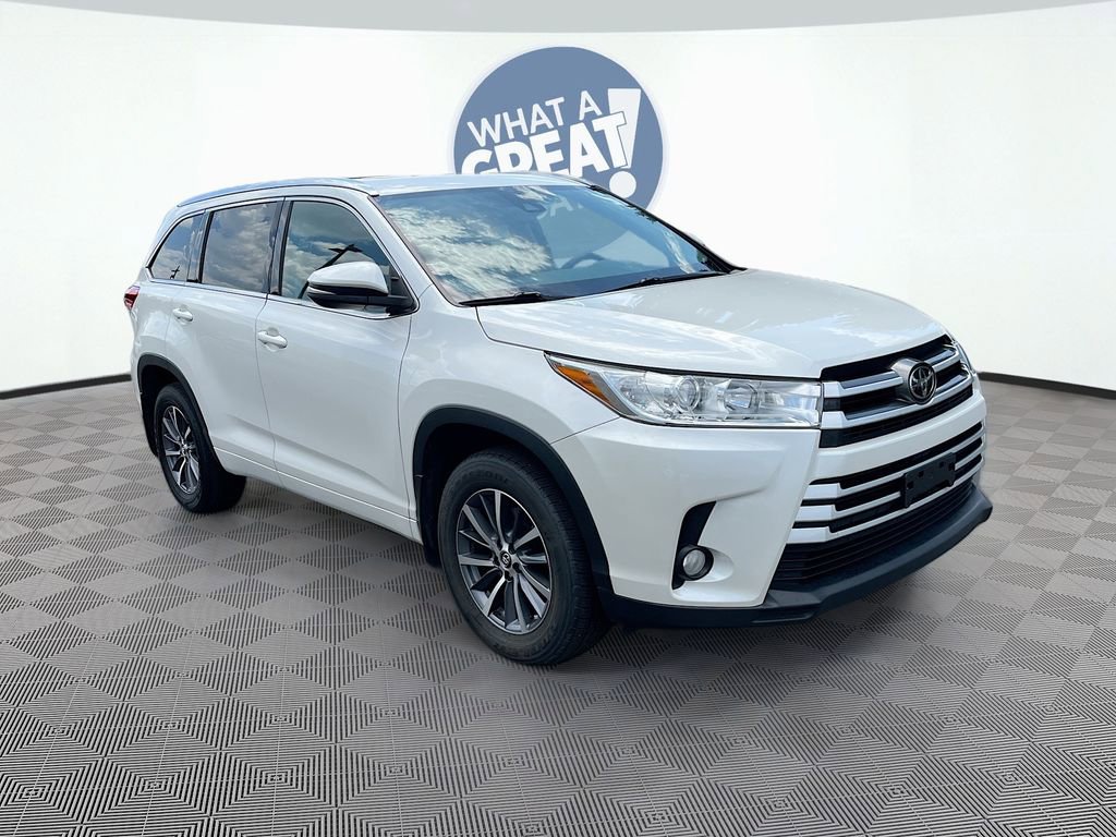 Used 2017 Toyota Highlander XLE AWD/4WD image 3