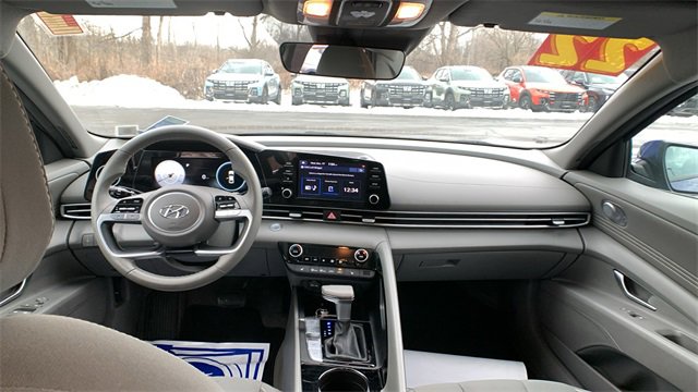 Used 2022 Hyundai Elantra SEL w/ Convenience Package image 22
