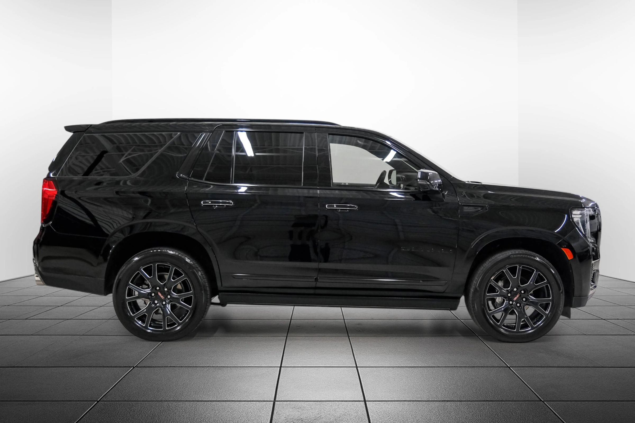 Used 2023 GMC Yukon Denali w/ LPO, Floor Liner Package RWD image 7