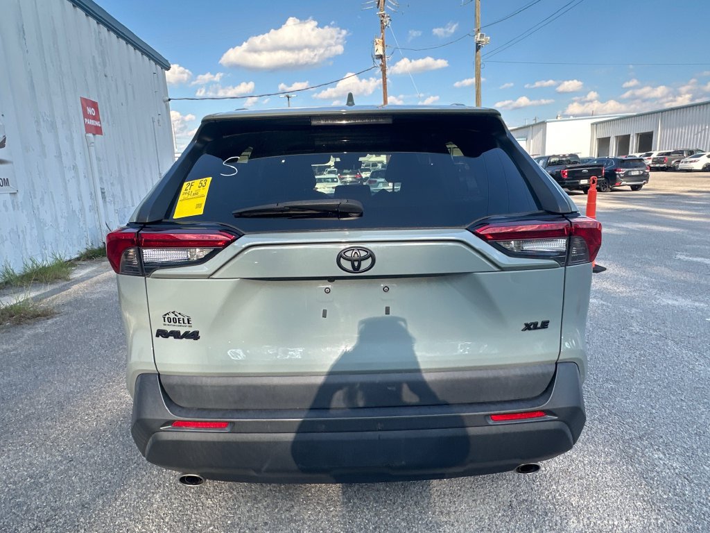 Used 2021 Toyota RAV4 XLE w/ Carpet Mat Package (TMS) FWD image 7