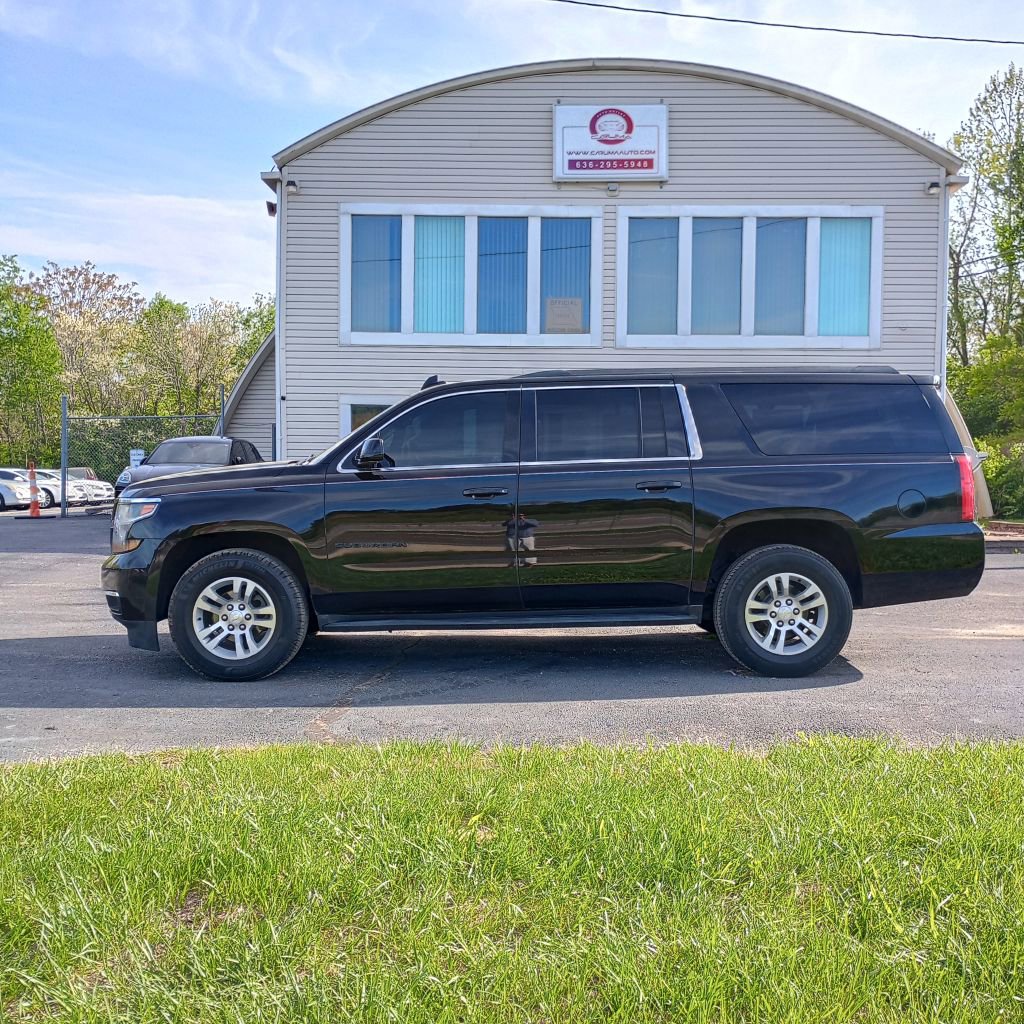 Used 2019 Chevrolet Suburban LT RWD image 2
